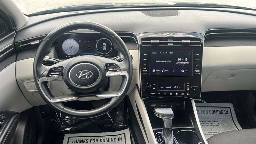 2022 Hyundai Tucson - Image 2
