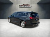 2023 Chrysler Pacifica - Preview 3