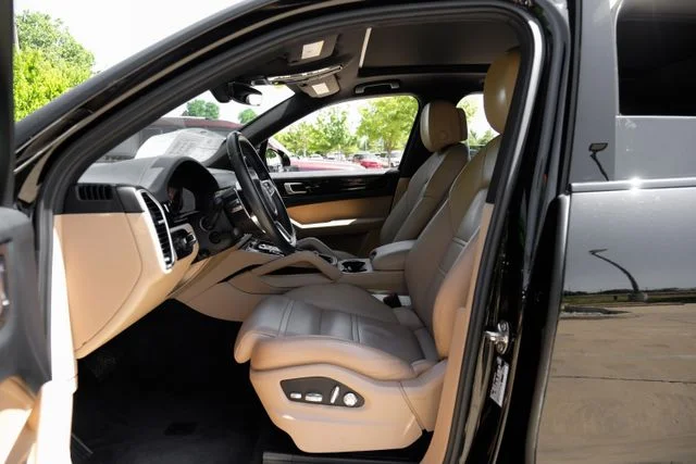 2019 Porsche Cayenne - Image 3
