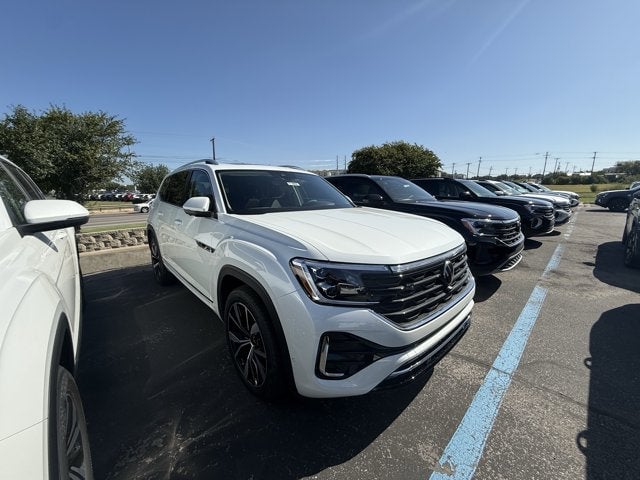 2026 Volkswagen Atlas - Image 2