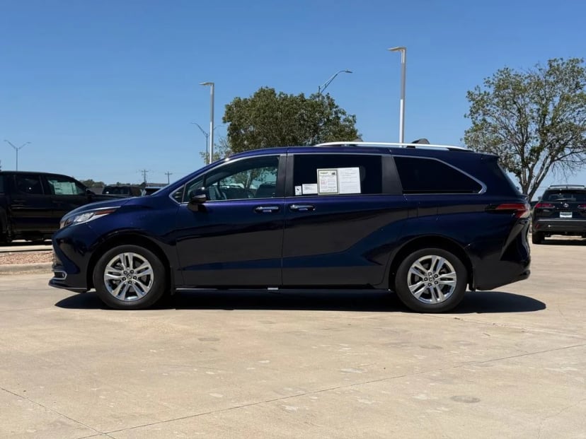 2026 Toyota Sienna - Image 1