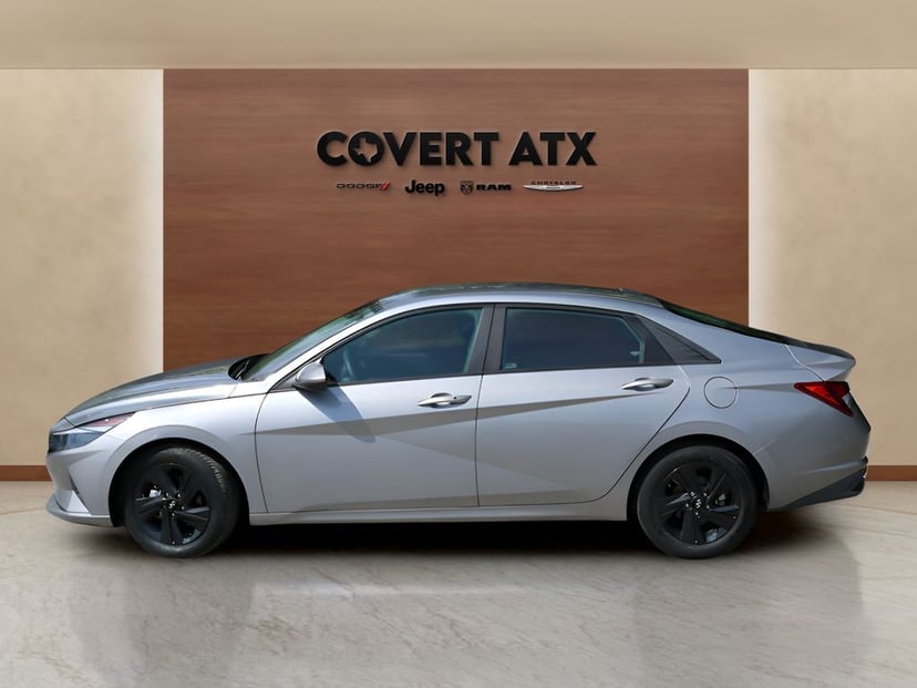 2023 Hyundai Elantra - Image 2