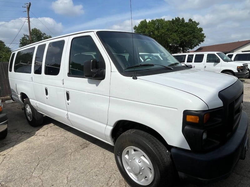 2008 Ford E-350 - Image 1