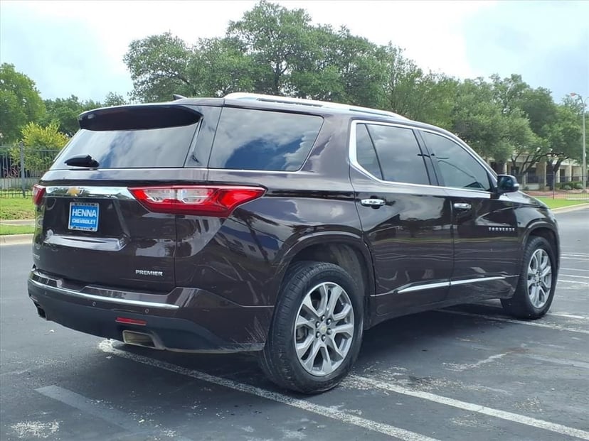 2021 Chevrolet Traverse - Image 2