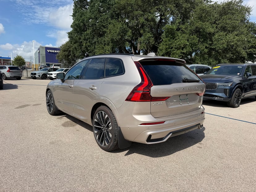 2026 Volvo XC60 - Image 2