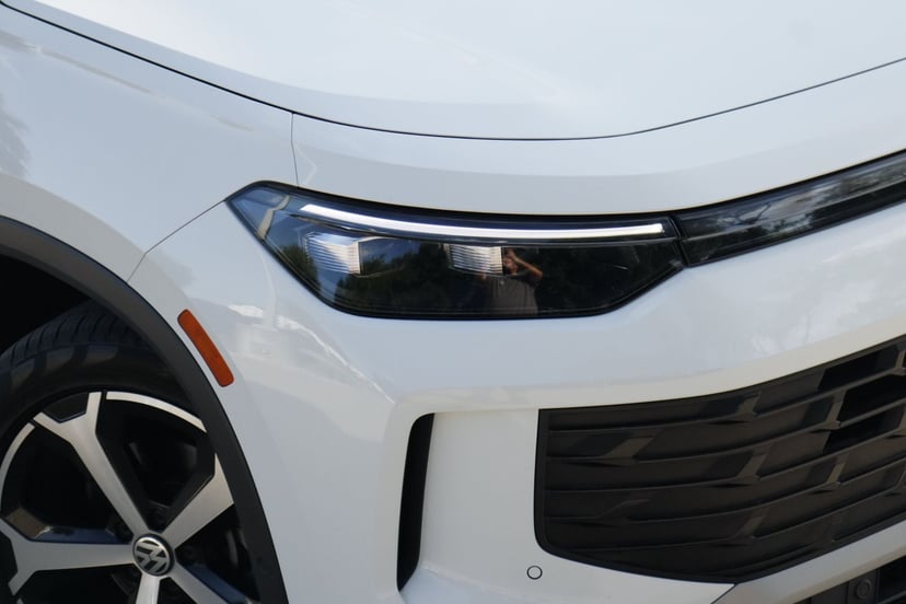 2025 Volkswagen Tiguan - Image 2