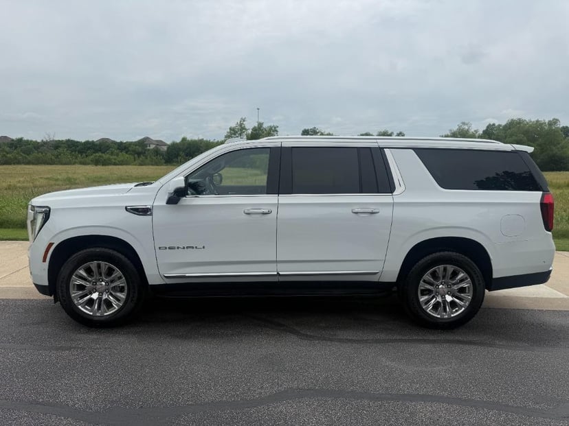 2025 GMC Yukon XL - Image 2