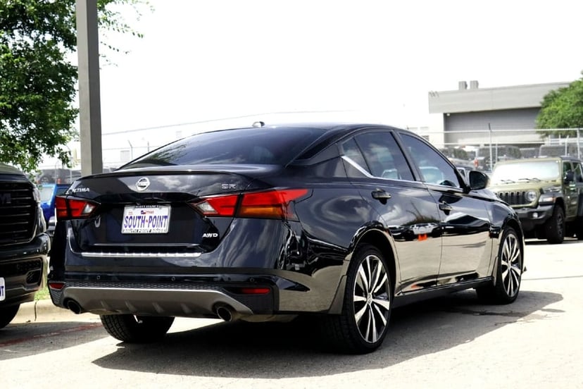 2022 Nissan Altima - Image 2