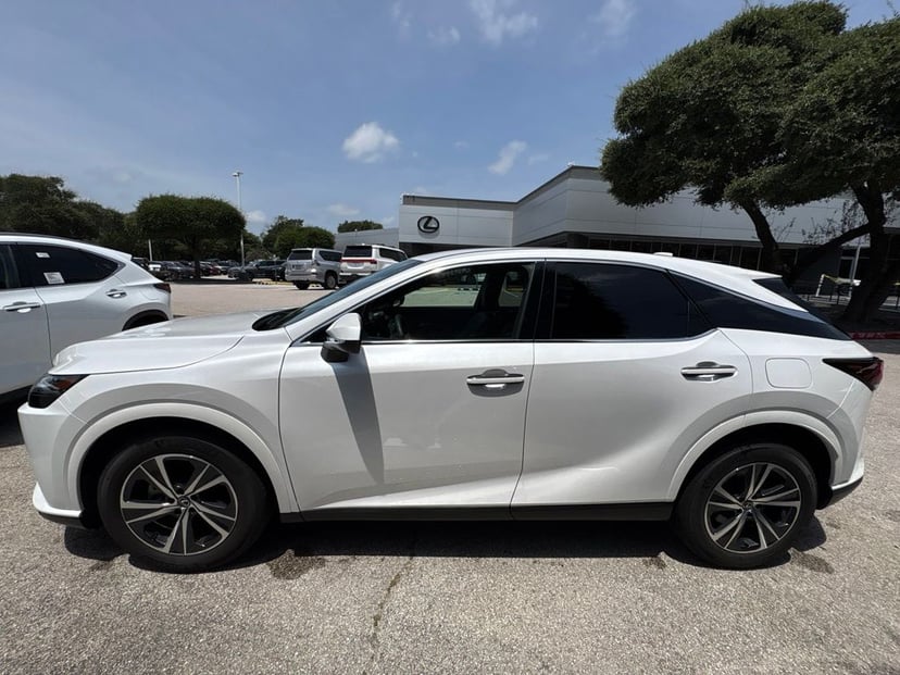 2025 Lexus RX - Image 2