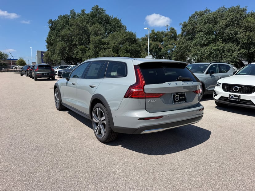 2026 Volvo V60 Cross Country - Image 3