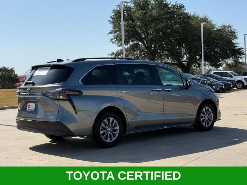 2026 Toyota Sienna - Image 3
