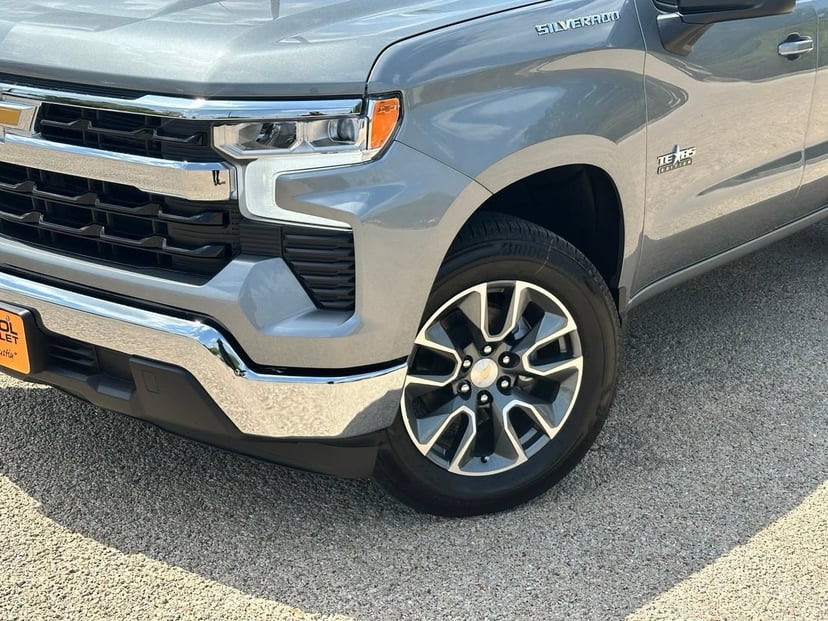 2026 Chevrolet Silverado 1500 - Image 3