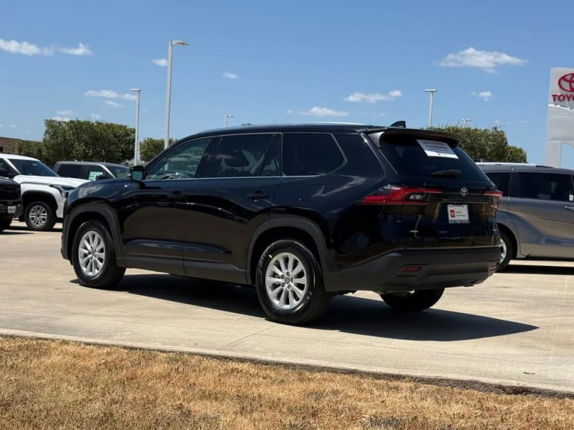 2025 Toyota Grand Highlander - Image 3