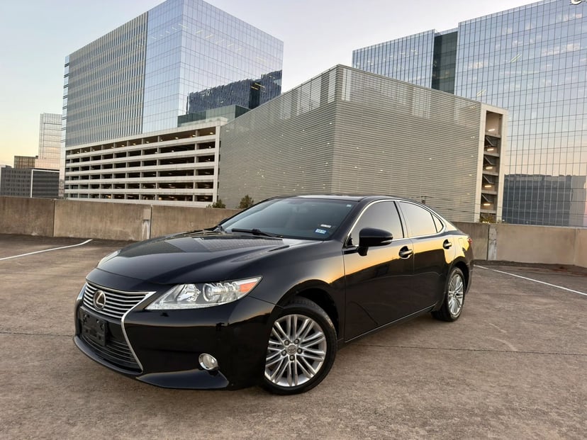2015 Lexus ES - Image 1