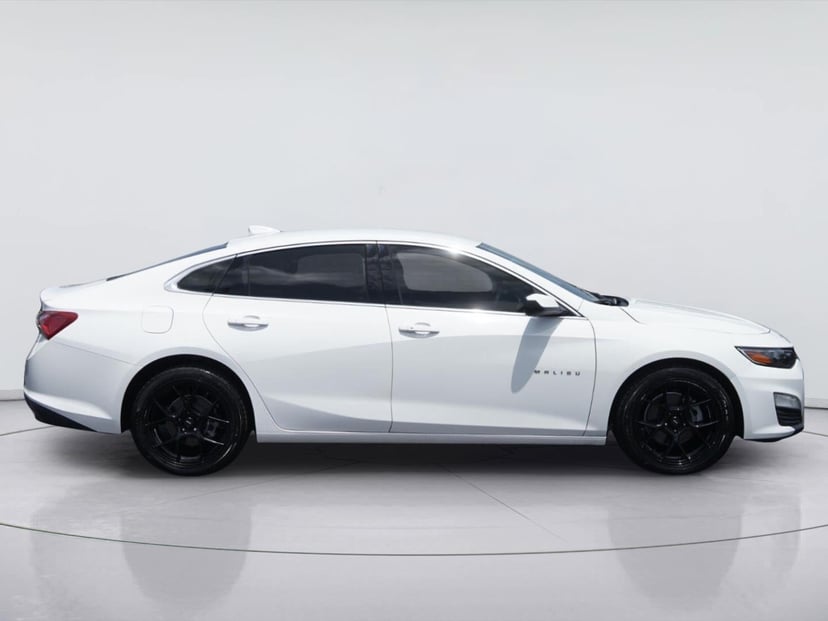 2021 Chevrolet Malibu - Image 2