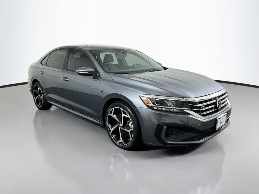 2022 Volkswagen Passat - Image 2