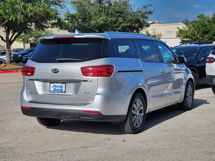 2020 Kia sedona - Image 3
