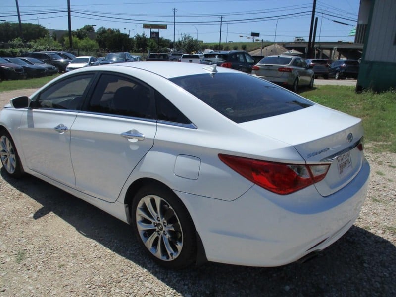 2013 Hyundai Sonata - Image 2