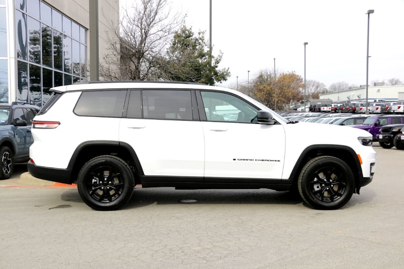 2025 Jeep Grand Cherokee L - Image 1