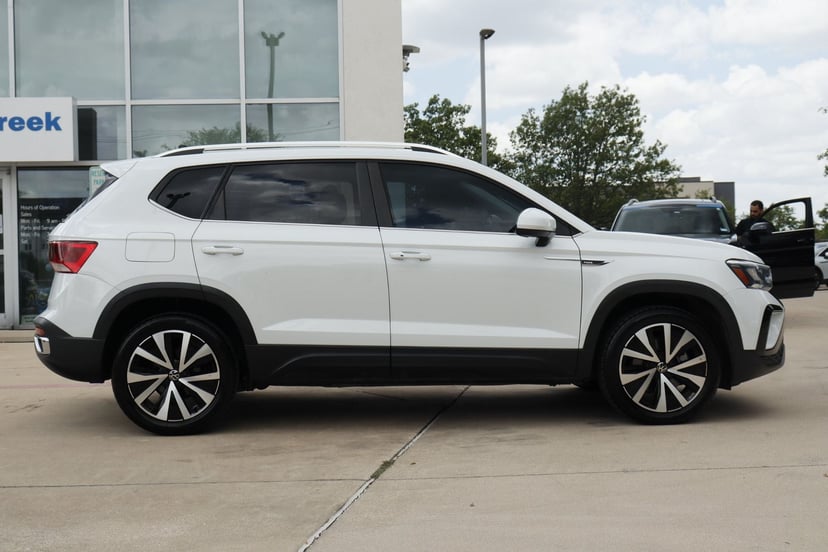2022 Volkswagen Taos - Image 2