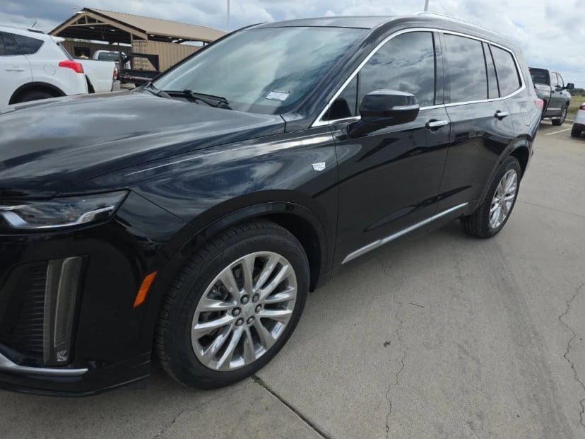 2022 Cadillac XT6 - Image 1