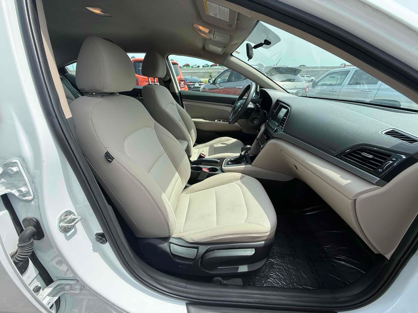 2018 Hyundai Elantra - Image 3