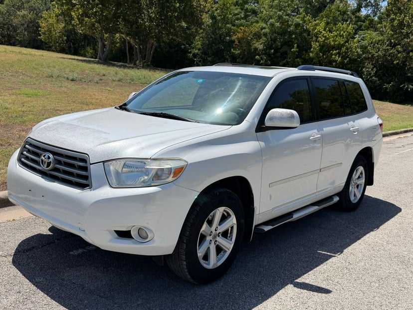 2010 Toyota Highlander - Image 1