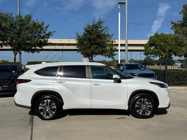 2026 Toyota Highlander - Image 3