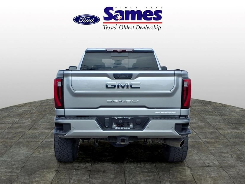 2025 GMC Sierra 2500 HD - Image 2