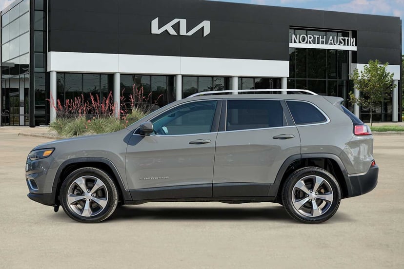 2020 Jeep Cherokee - Image 2