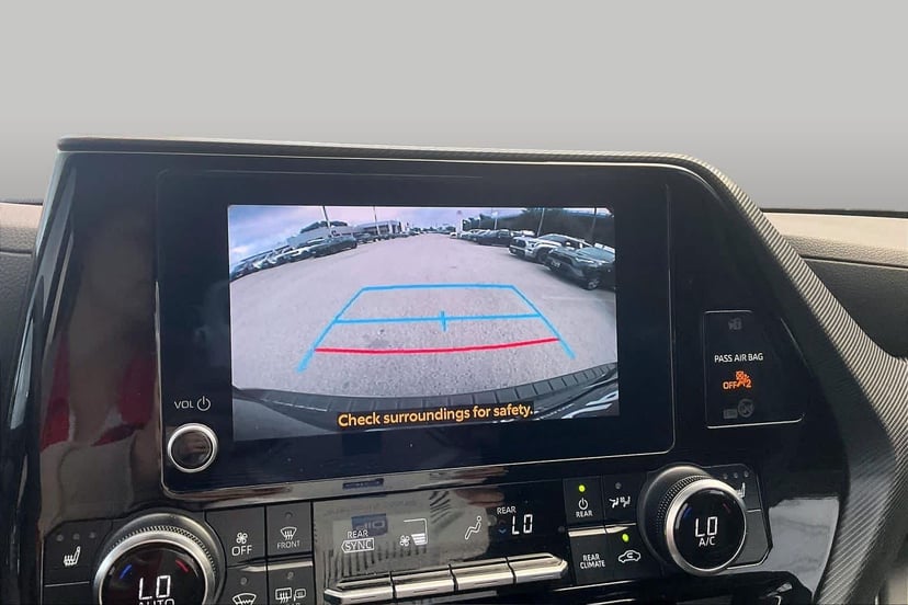 2023 Toyota Highlander - Image 1