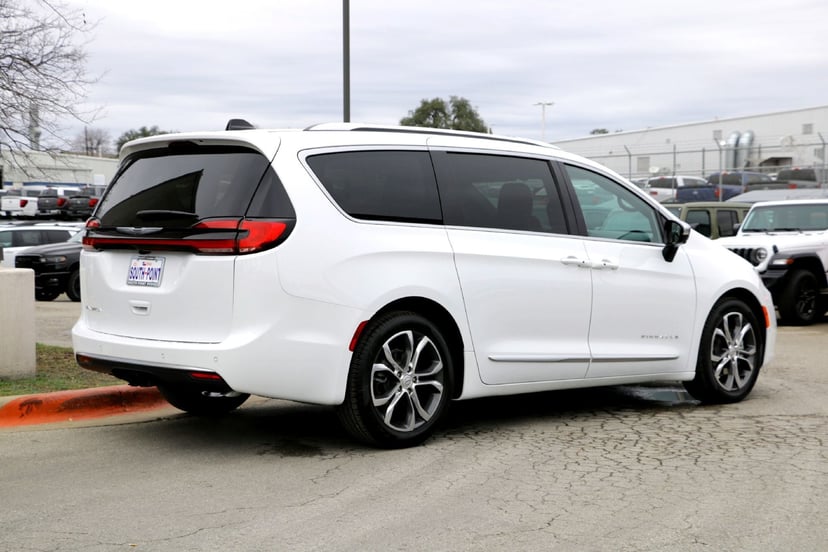 2026 Chrysler Pacifica - Image 2
