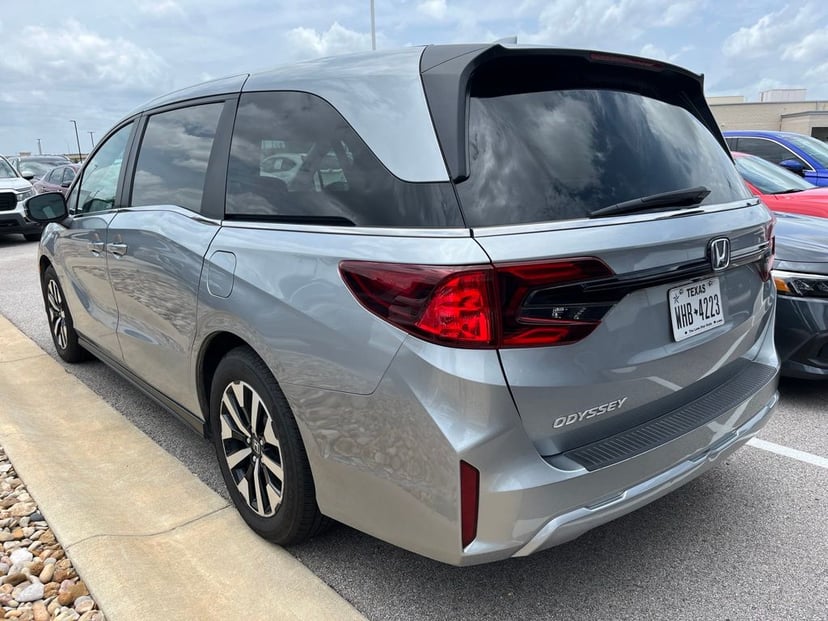 2025 Honda Odyssey - Image 3