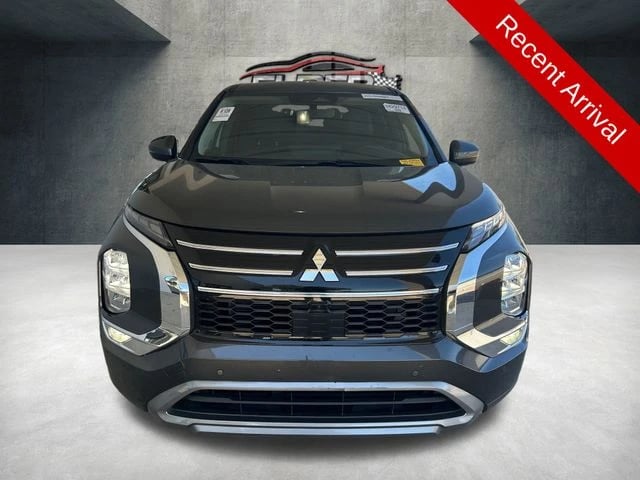 2025 Mitsubishi Outlander - Image 2