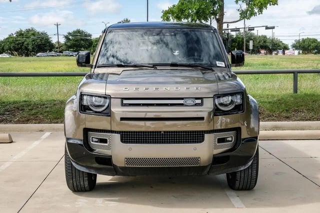 2025 Land Rover Defender - Image 2