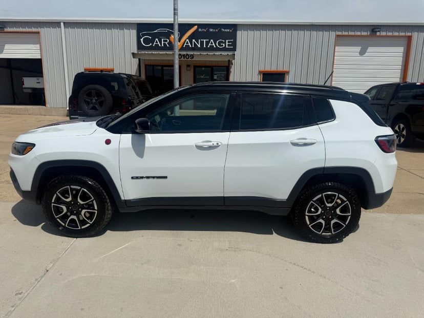 2025 Jeep Compass - Image 3