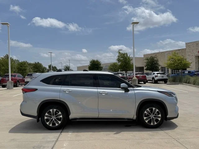 2021 Toyota Highlander - Image 3