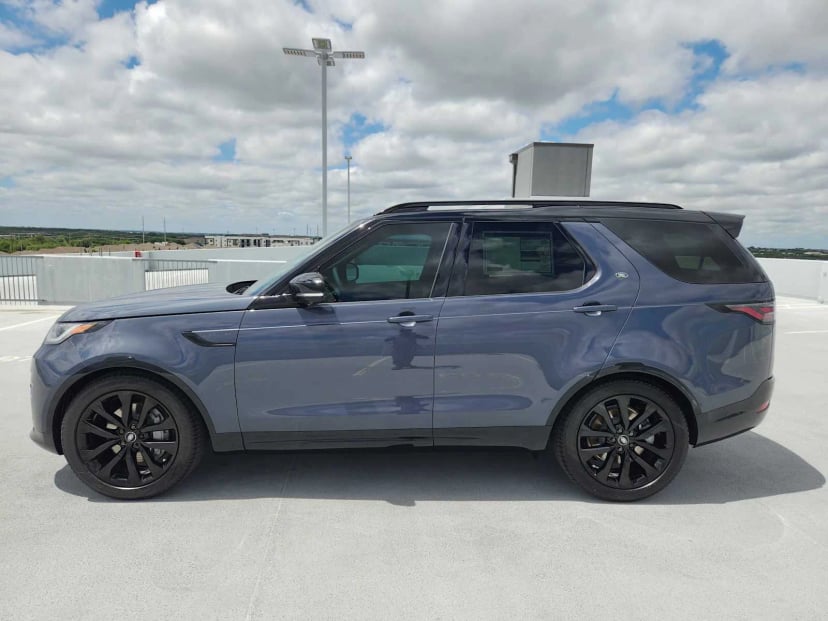 2026 Land Rover Discovery - Image 2