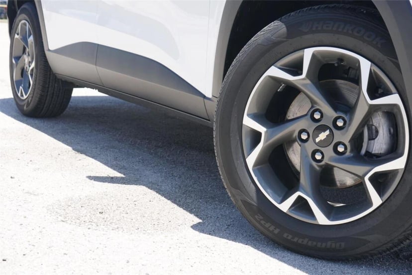 2024 Chevrolet Trax - Image 2