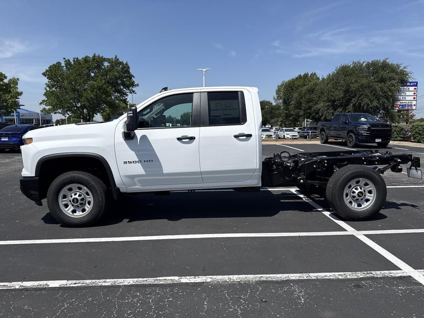2026 Chevrolet Silverado 3500 HD - Image 2