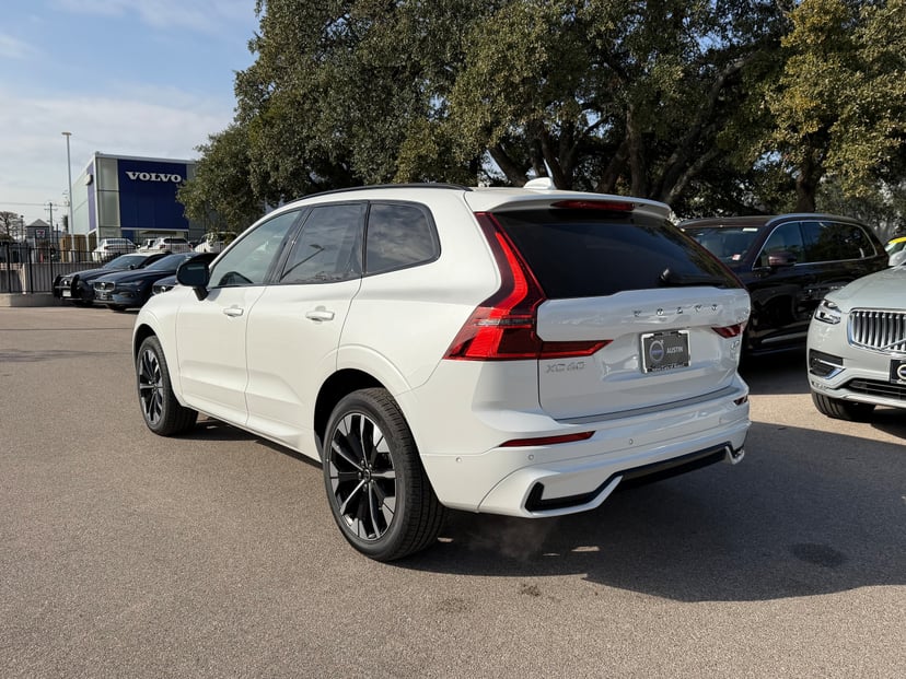 2026 Volvo XC60 - Image 2