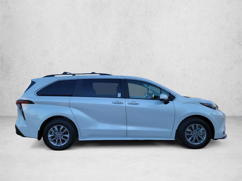 2026 Toyota Sienna - Image 1
