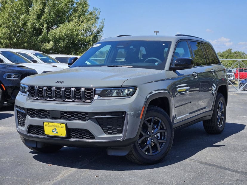 2027 Jeep Grand Cherokee - Image 1