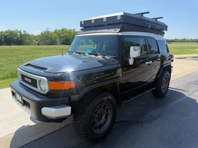 2014 Toyota FJ Cruiser - Image 1