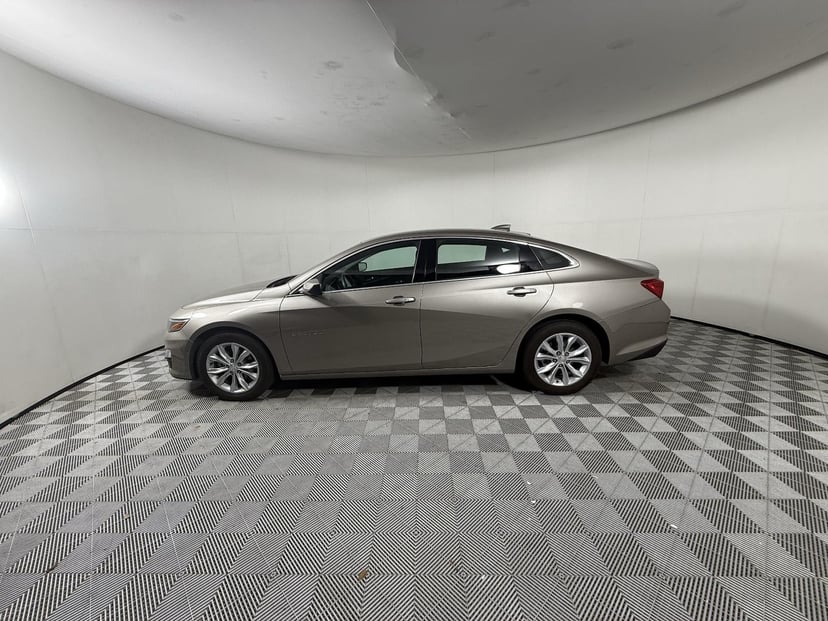 2025 Chevrolet Malibu - Image 2