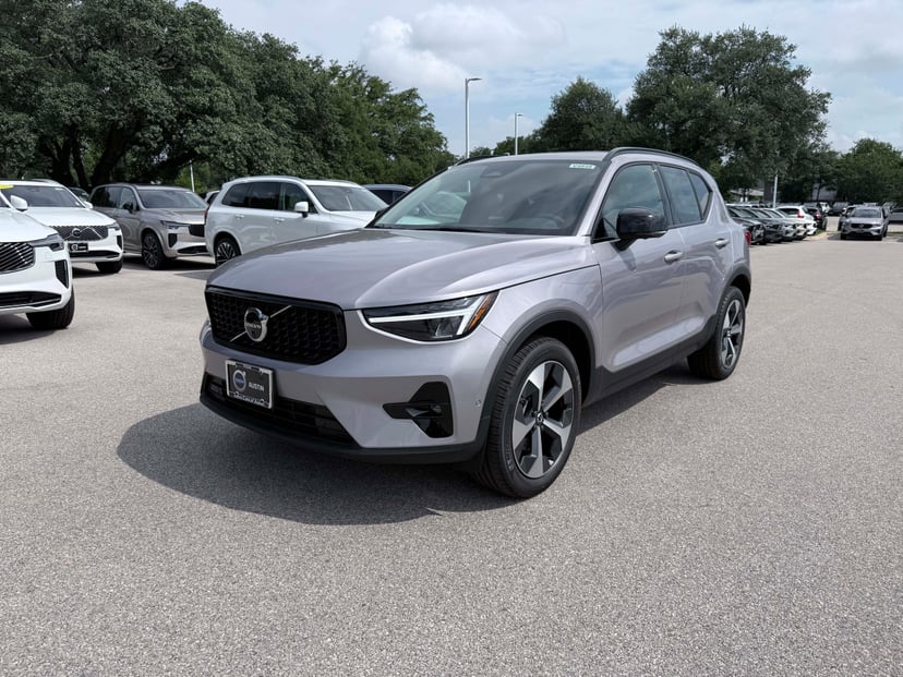 2026 Volvo XC40 - Image 1