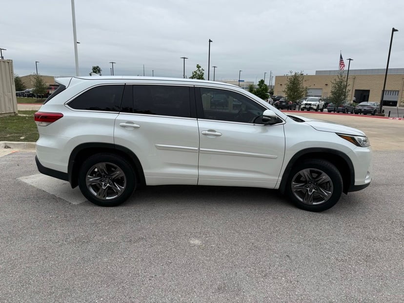 2018 Toyota Highlander - Image 2