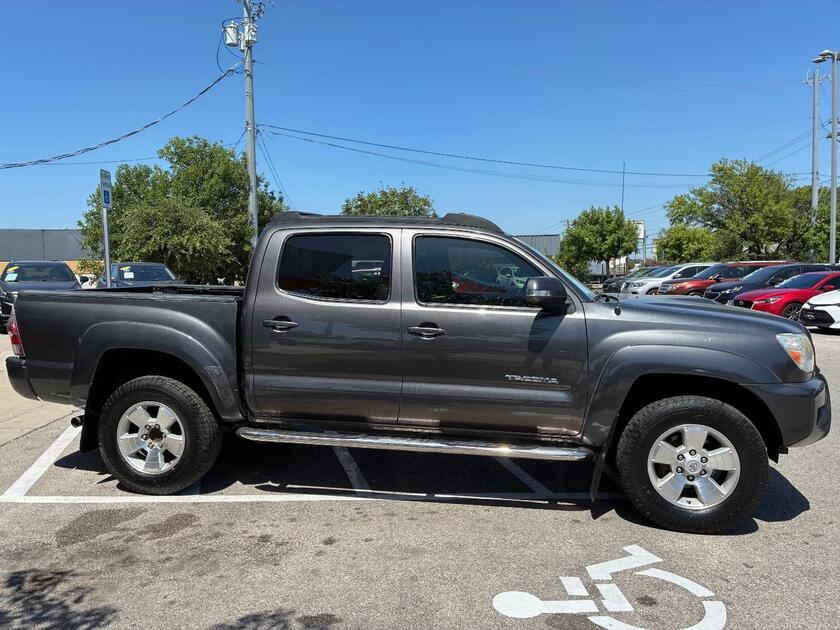 2013 Toyota Tacoma - Image 2