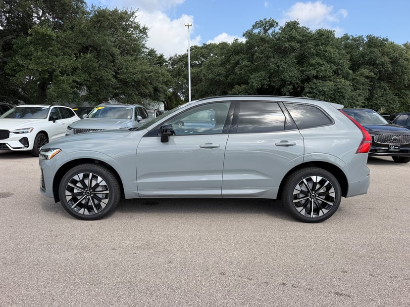2026 Volvo XC60 - Image 2