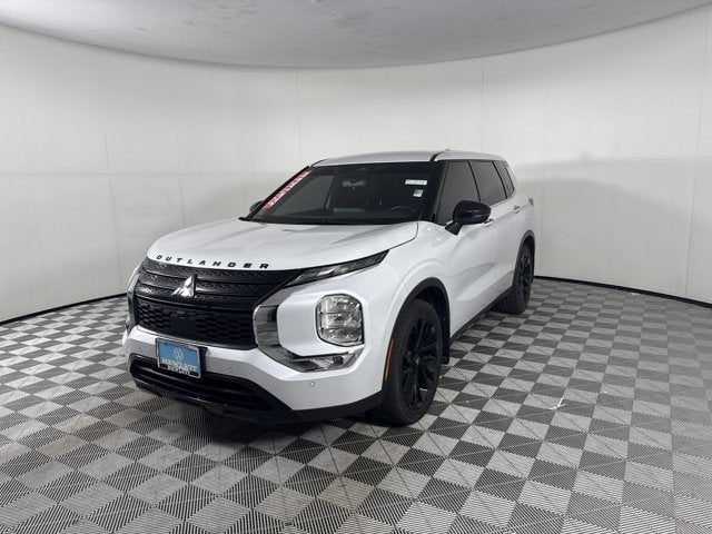 2023 Mitsubishi Outlander - Image 1